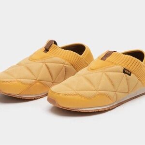 Teva Mustard Quilted Slip-Ons Miles Size 11 Mens